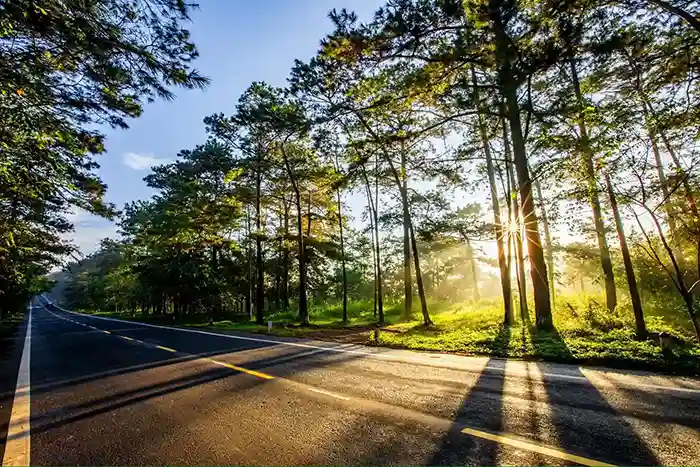Người đi xe máy trên cung đường Việt Nam
